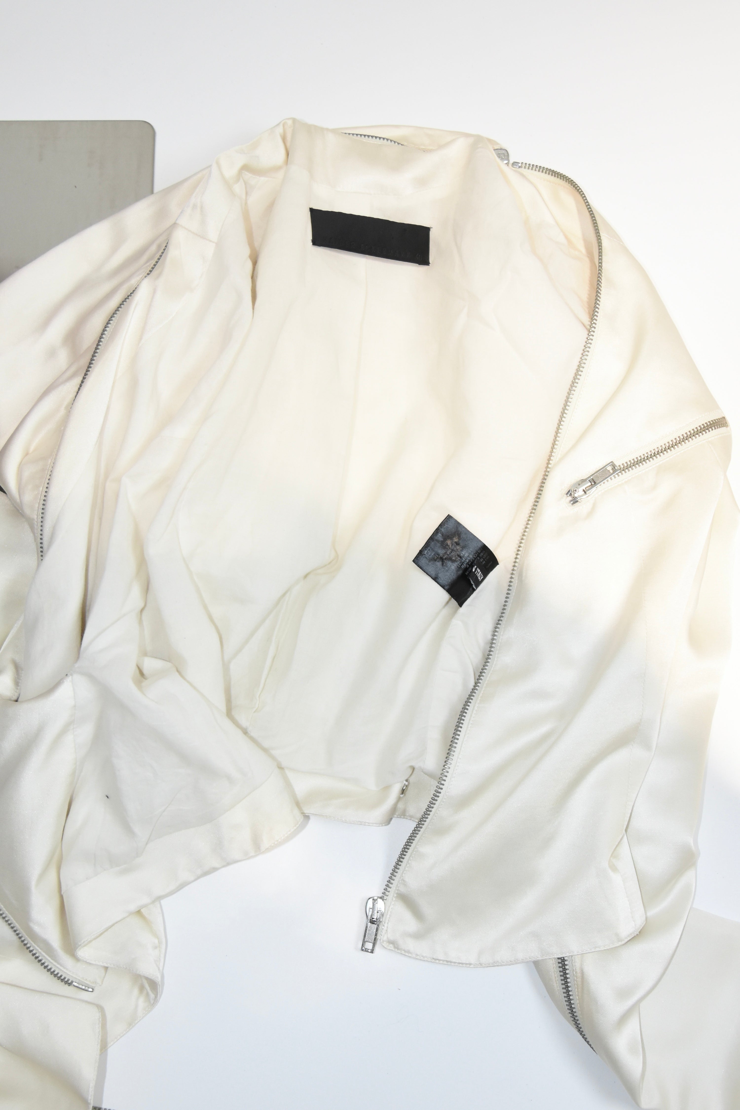 Haider Ackermann 白色缎面不对称剪裁夹克