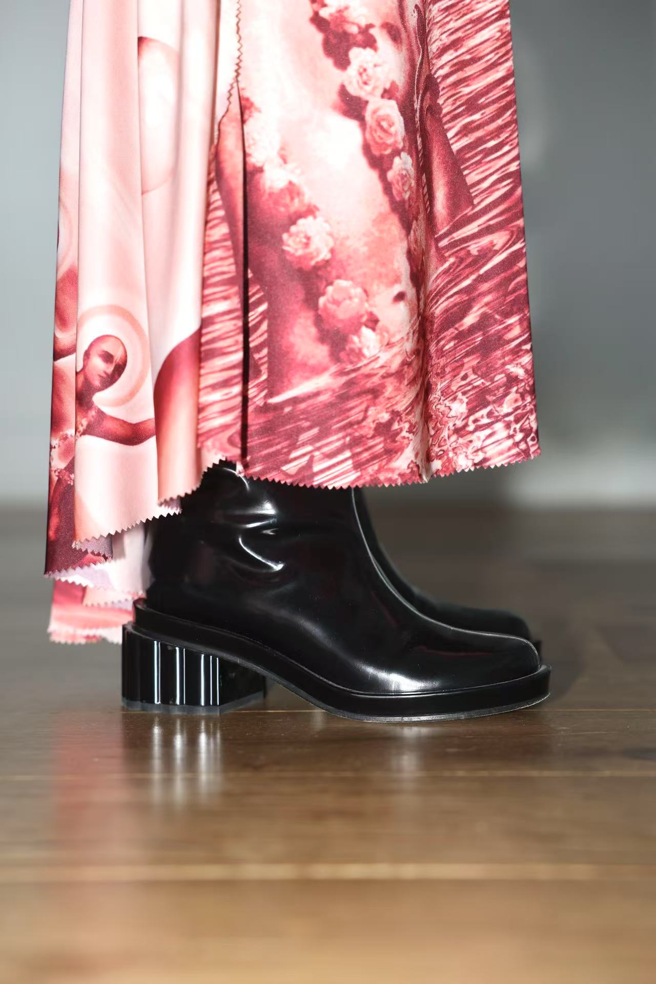 Simone Rocha S/S 2017 Gloss-Black Sculpted-Heel Boots