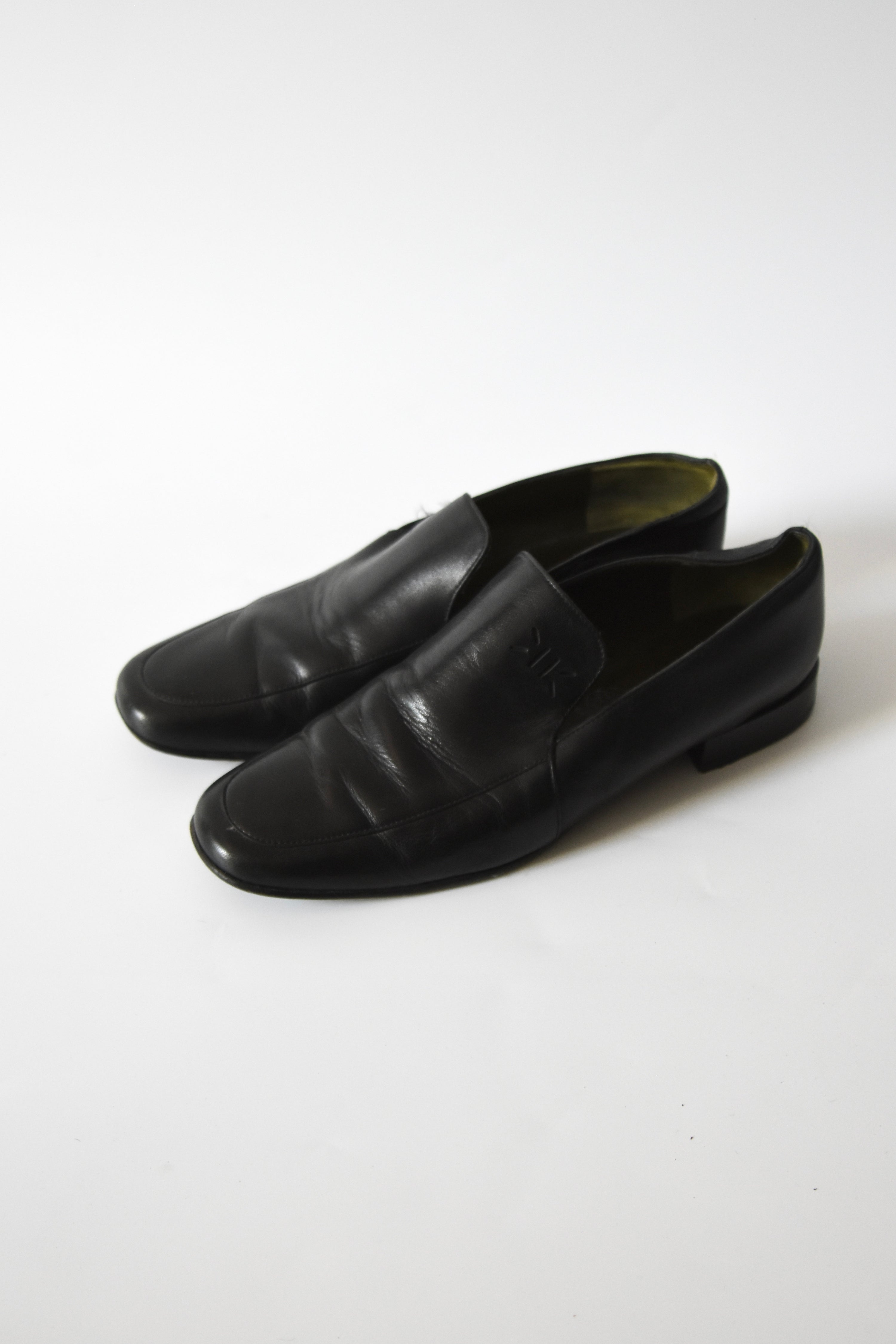 KENZO Vintage Black Leather Square-Toe Loafers with Subtle Embossed Logo (Minimalist Parisian Classic)