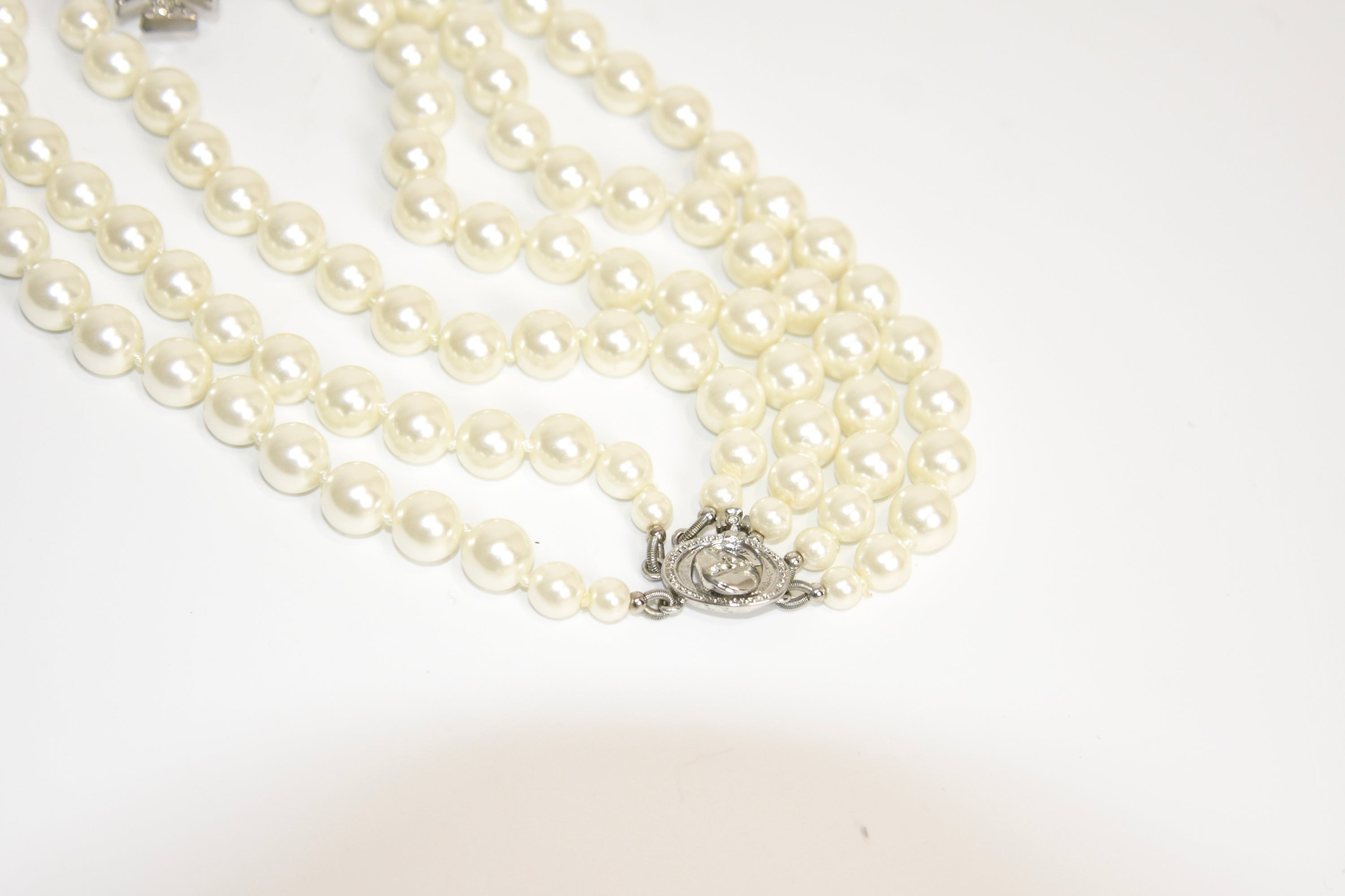 Vivienne Westwood Vintage Triple-Strand Pearl Orb Necklace – Rare Archive Jewellery