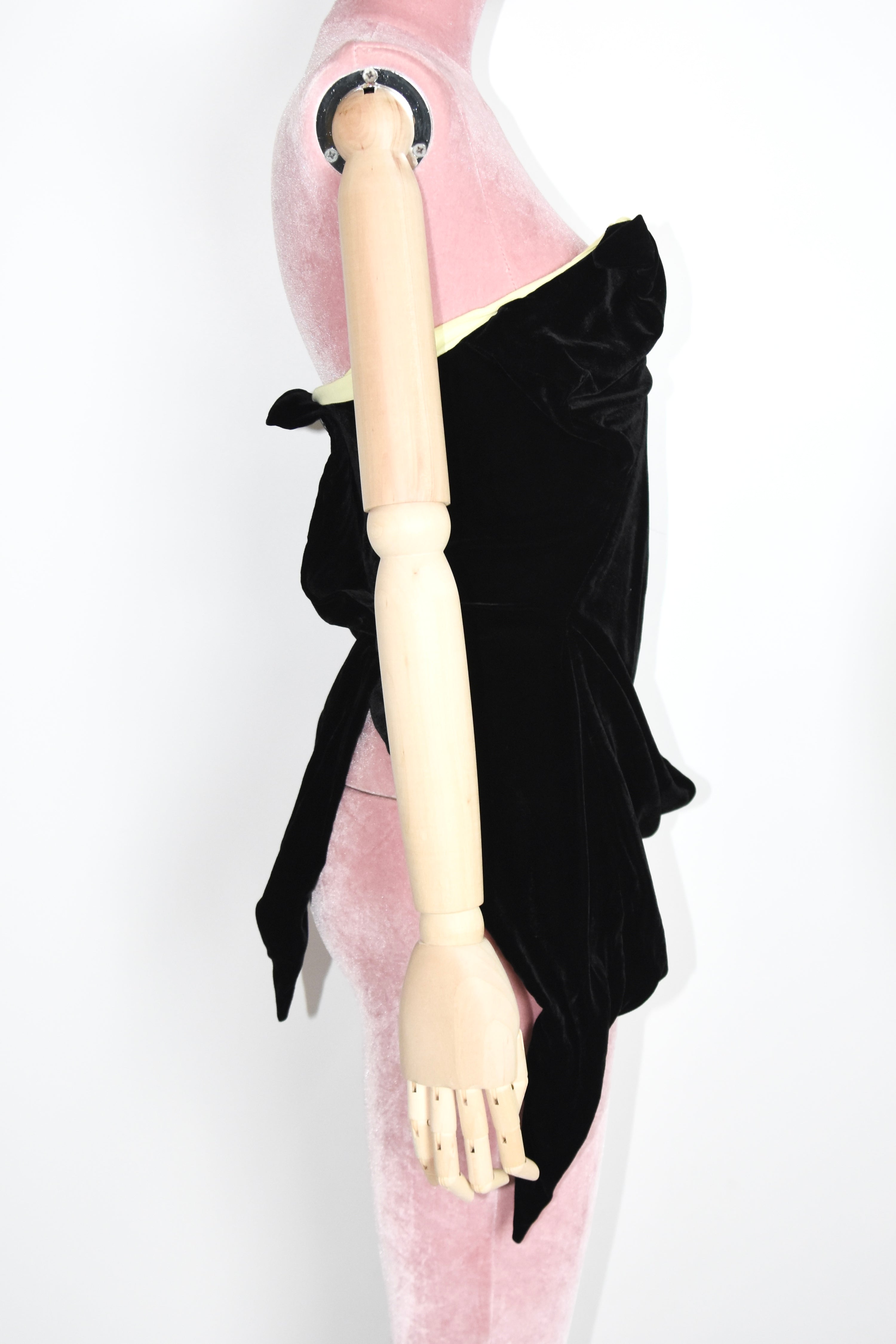 Vivienne Westwood 黑色天鹅绒博物馆档案紧身胸衣