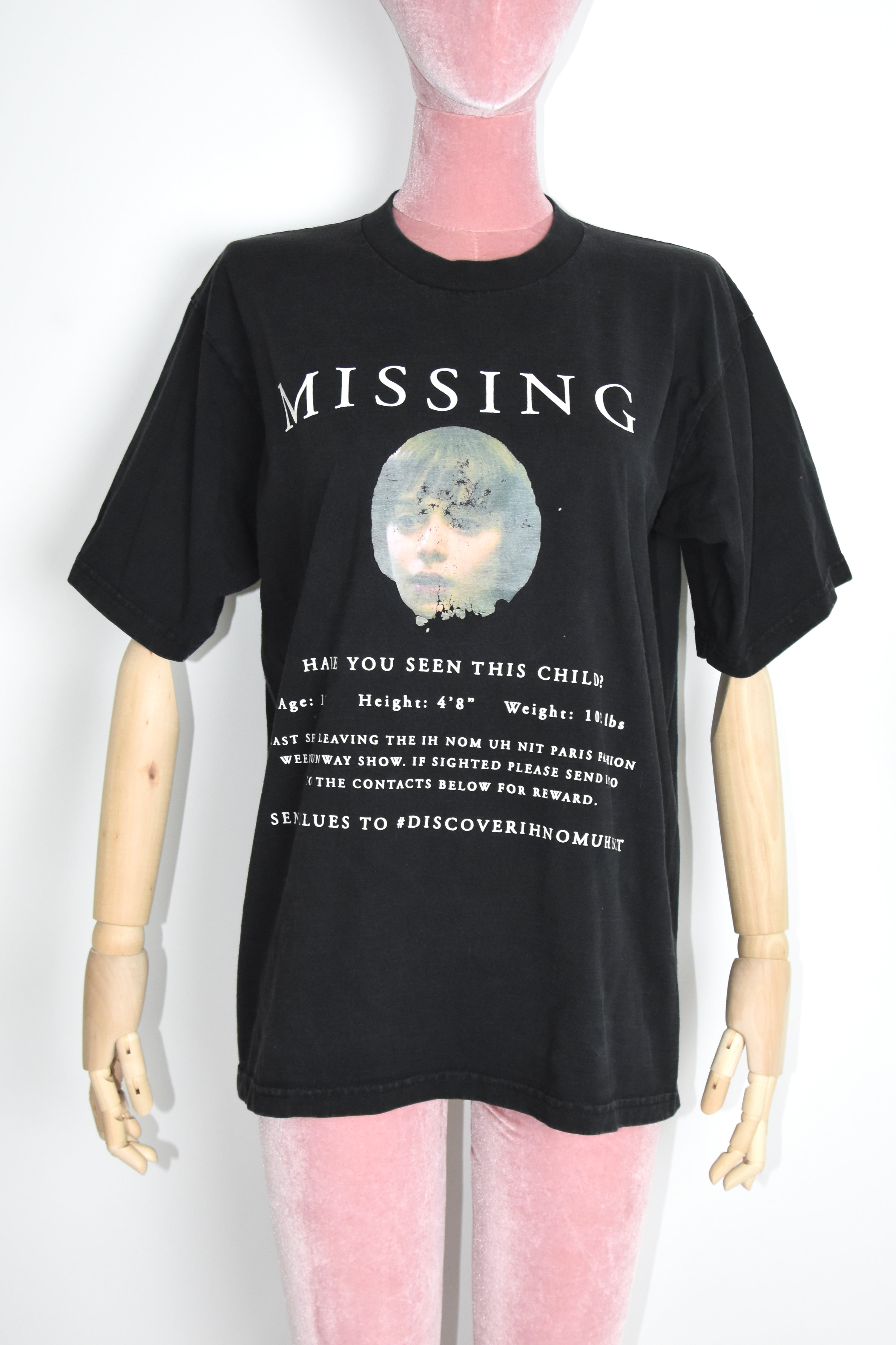 ih nom uh nit Paris “MISSING” Graphic Print Black T-Shirt Vintage Streetwear Tee