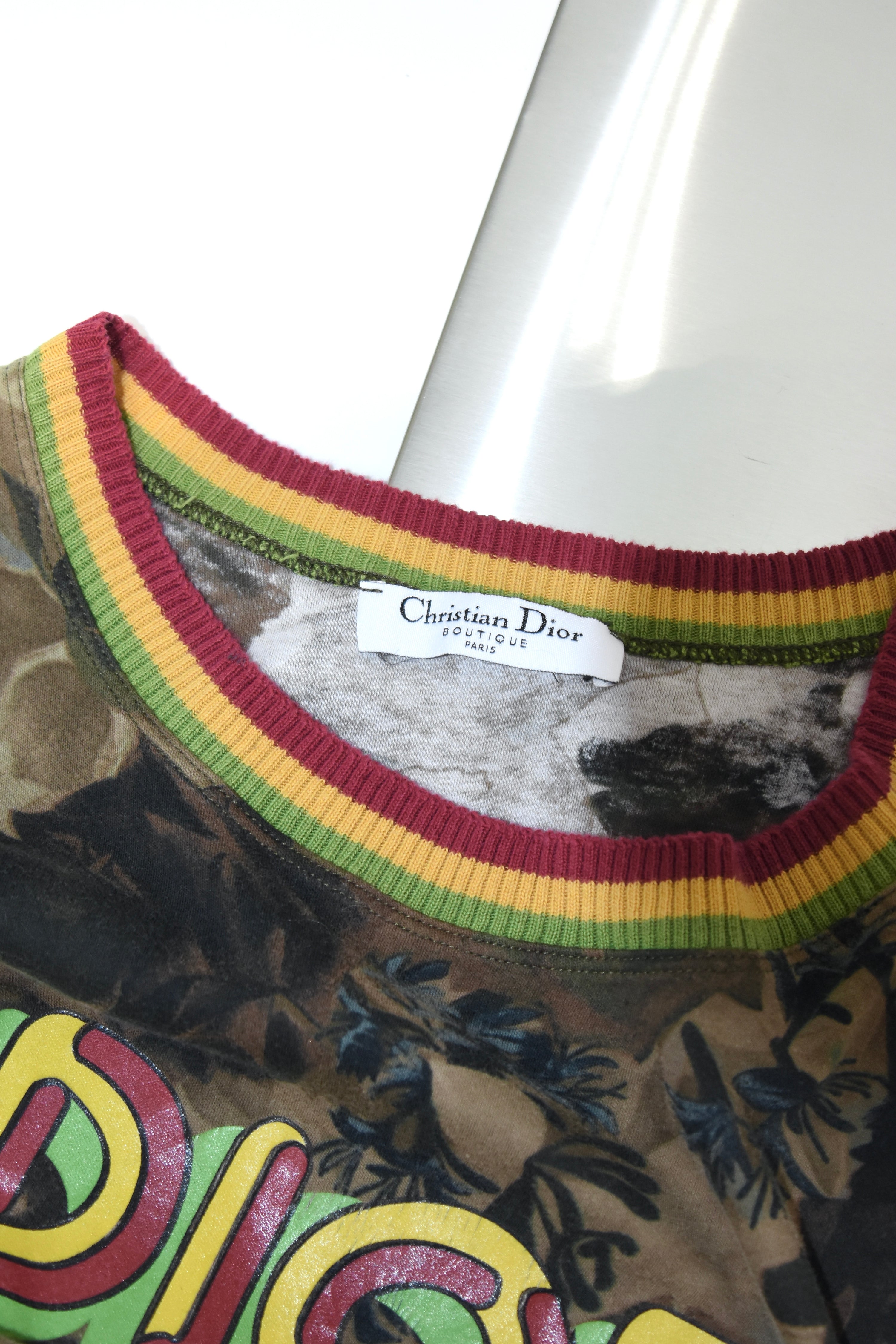 John Galliano 设计的 Christian Dior Y2K 2003 “DIOR LOVE” Rasta 背心