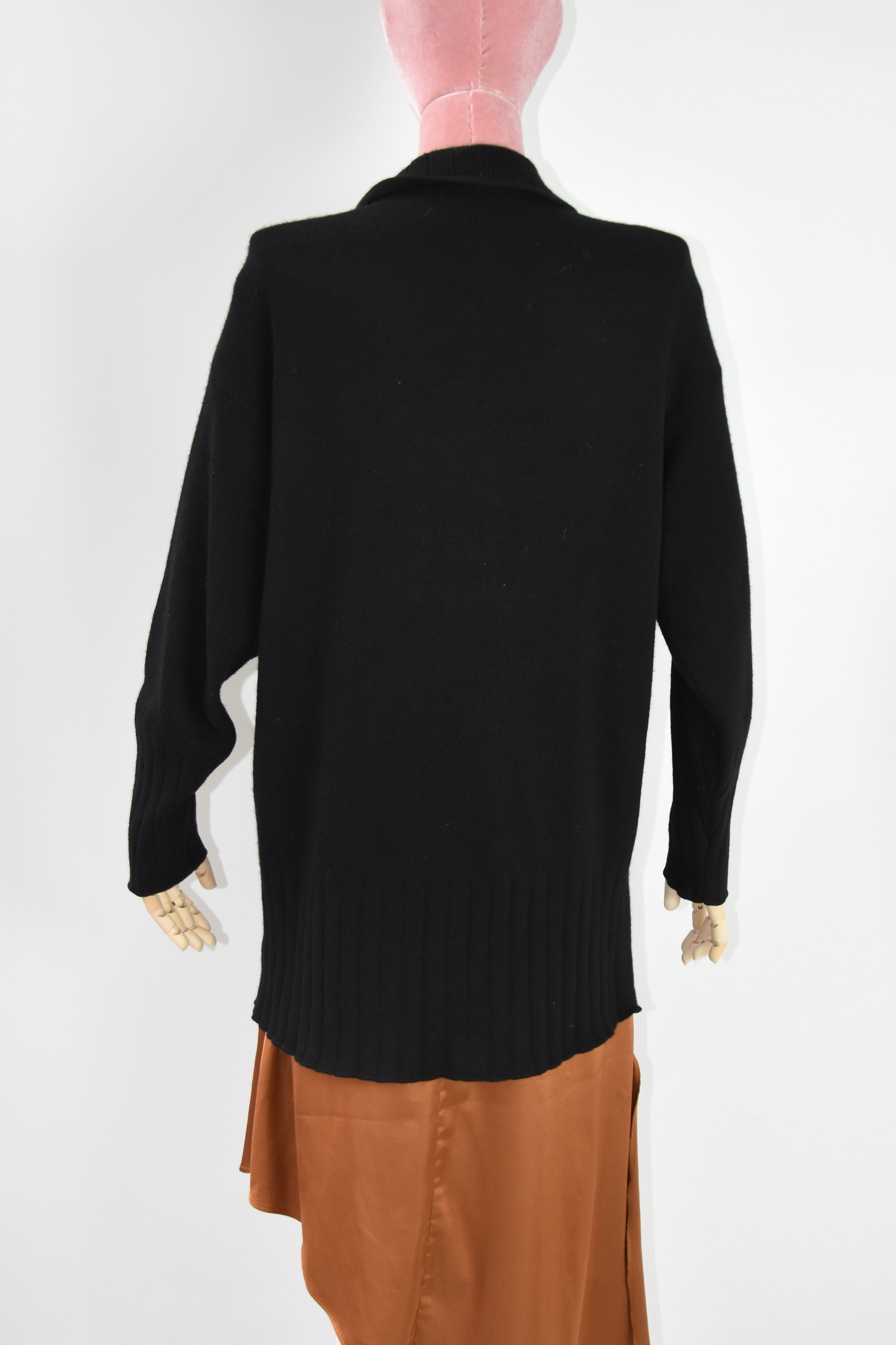 Gianni Versace “Versatile” Vintage Cashmere Knit Cardigan – Black, Silver Logo Buttons, Made in Italy (Fits S–M)