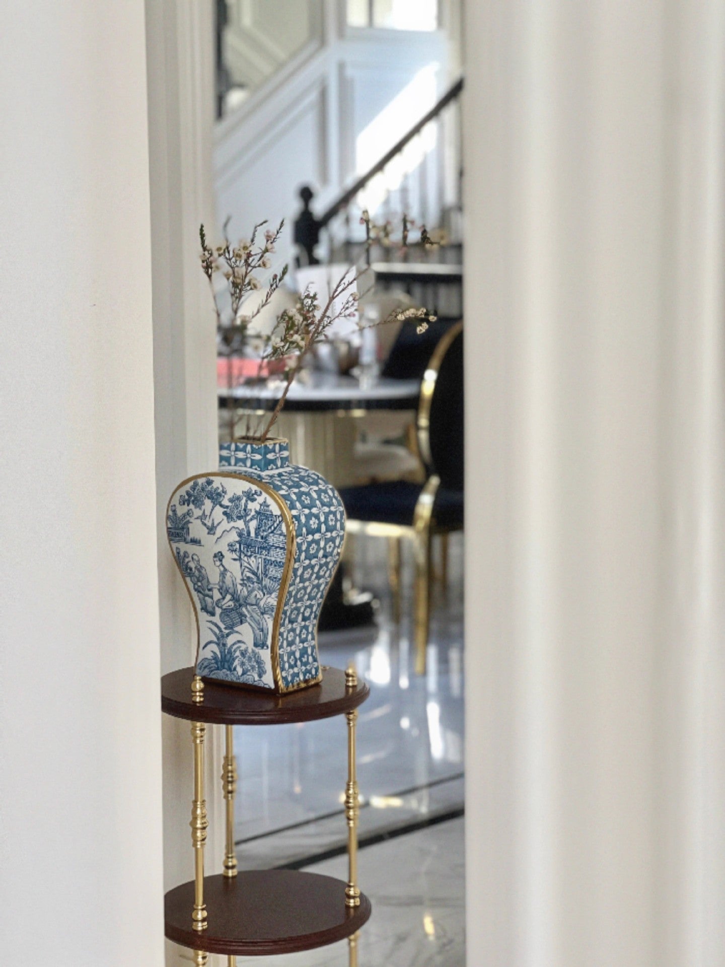 Oriental Paris Blue and White Porcelain Grisaille New Chinese Style Ink Painting Gold-Embossed Color Porcelain Vase Ornament