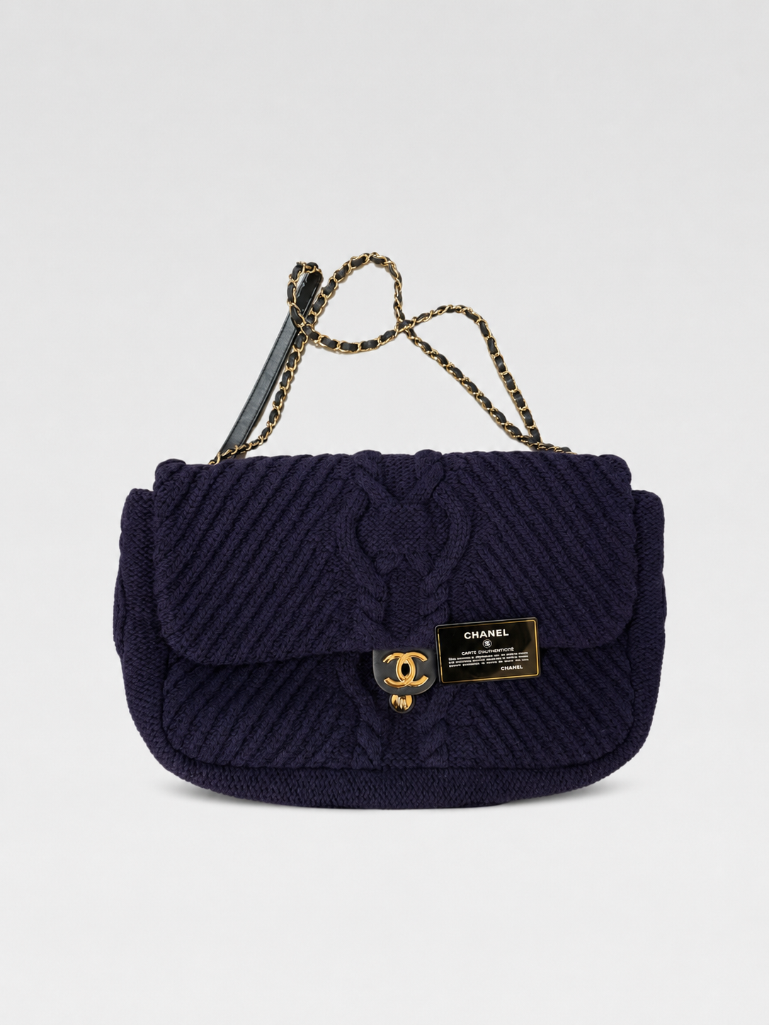 Chanel XXL Cable Knit Flap Bag in Deep Purple Wool – Oversized 38cm Travel Bag with Chain Strap