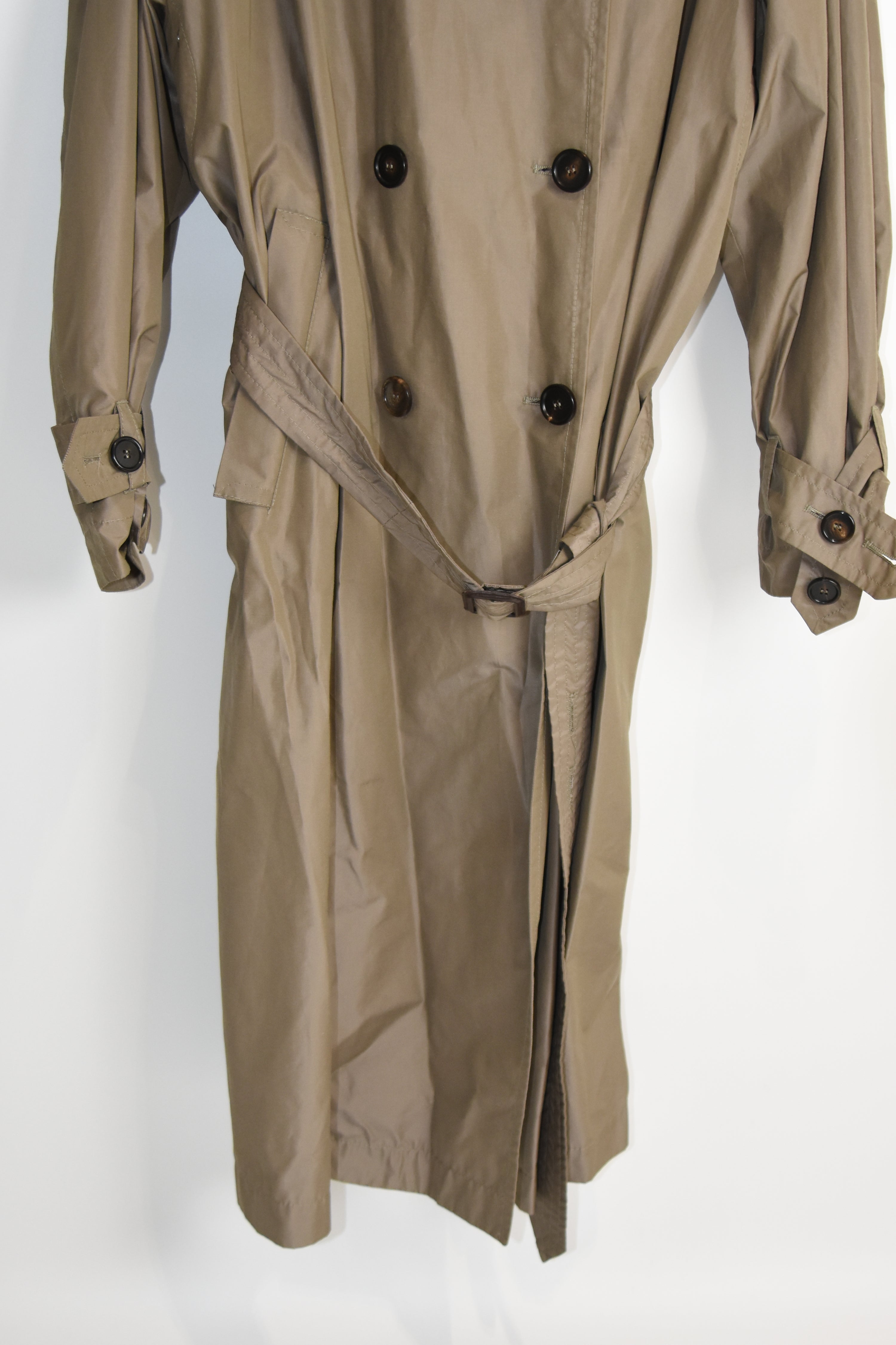 MaxMara “The Cube” Lightweight Trench Coat – Taupe Double-Breasted Packable Shell, Almost New (Fits Women M / Men S)