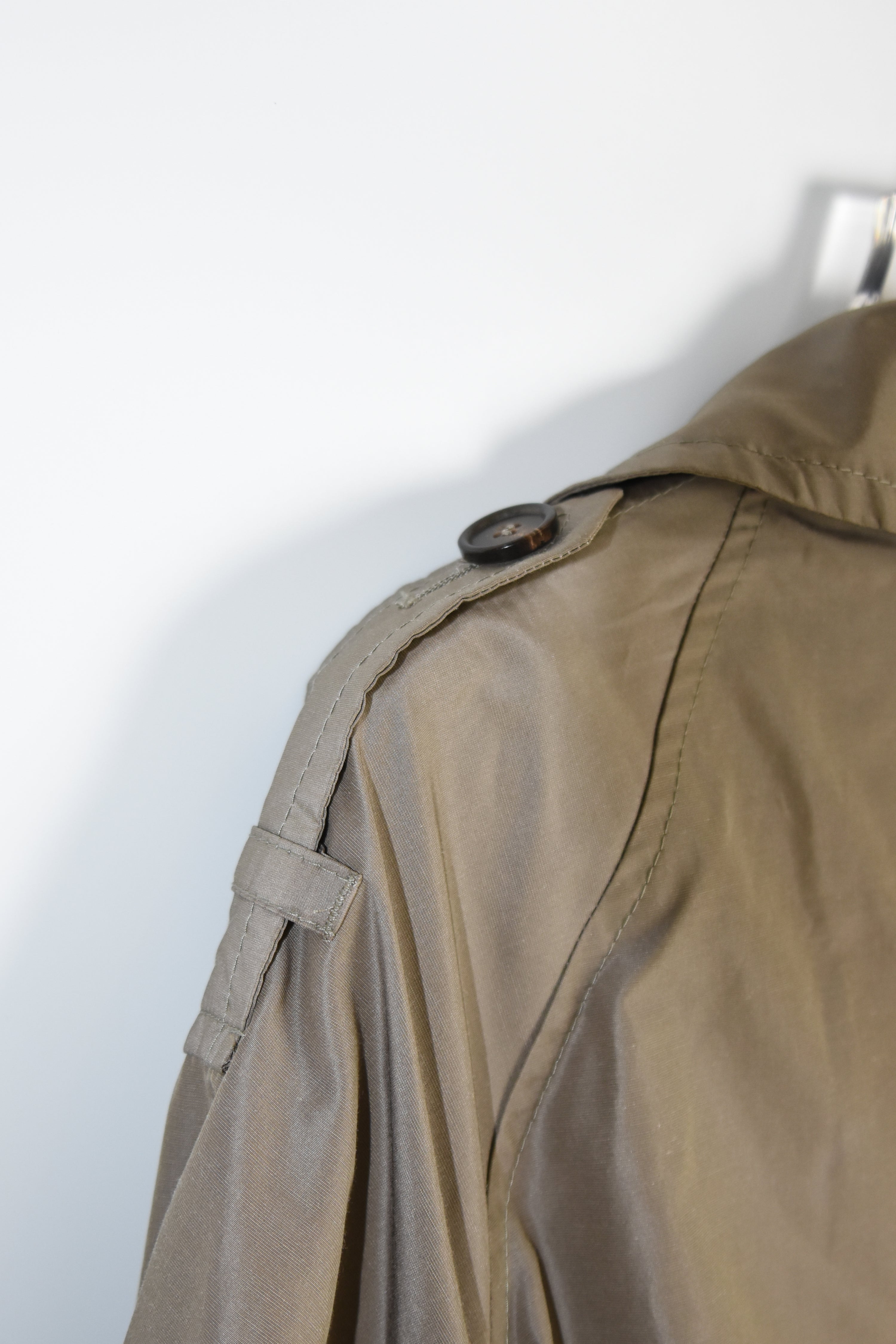 MaxMara “The Cube” Lightweight Trench Coat – Taupe Double-Breasted Packable Shell, Almost New (Fits Women M / Men S)