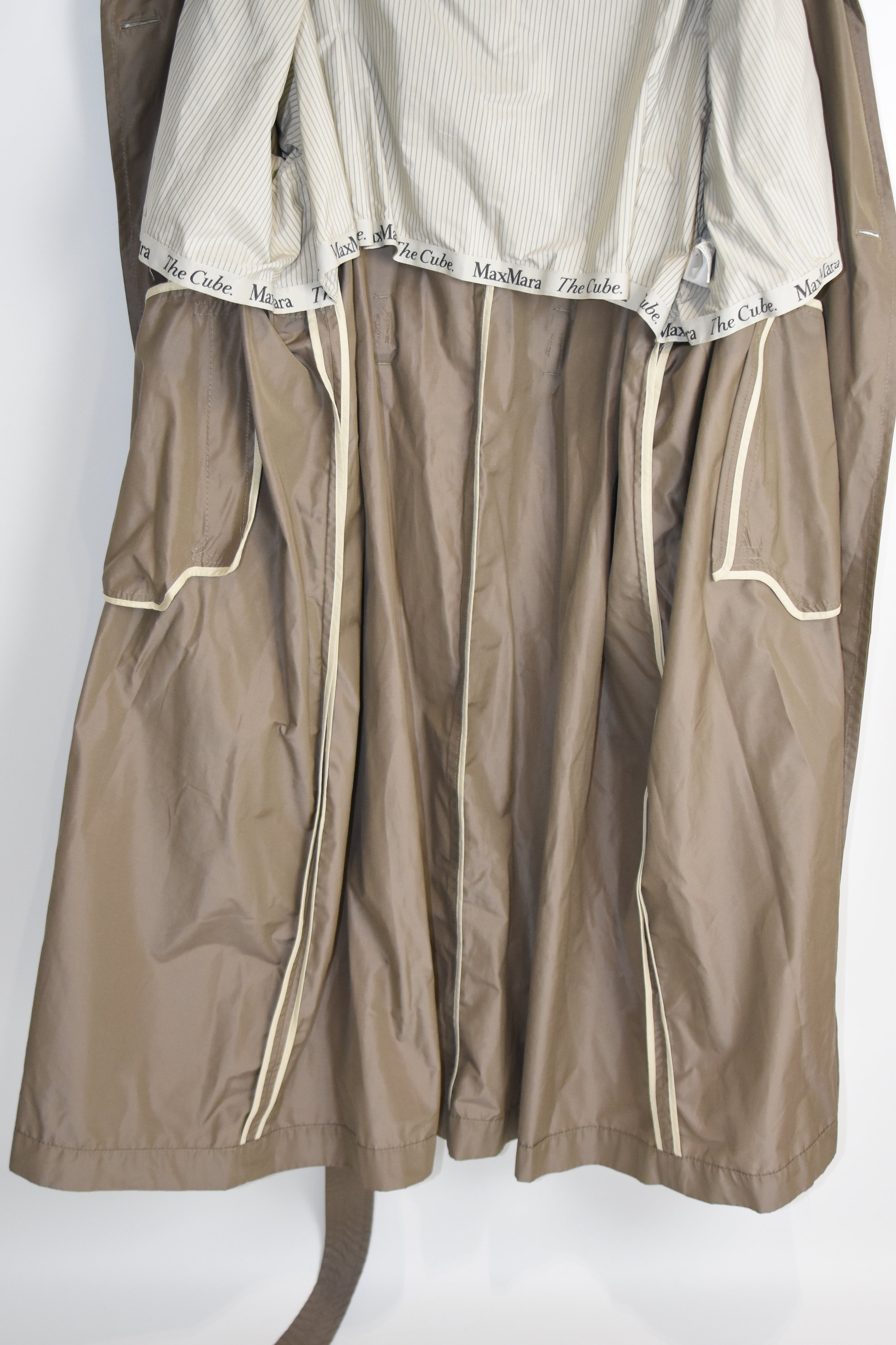 MaxMara “The Cube” Lightweight Trench Coat – Taupe Double-Breasted Packable Shell, Almost New (Fits Women M / Men S)