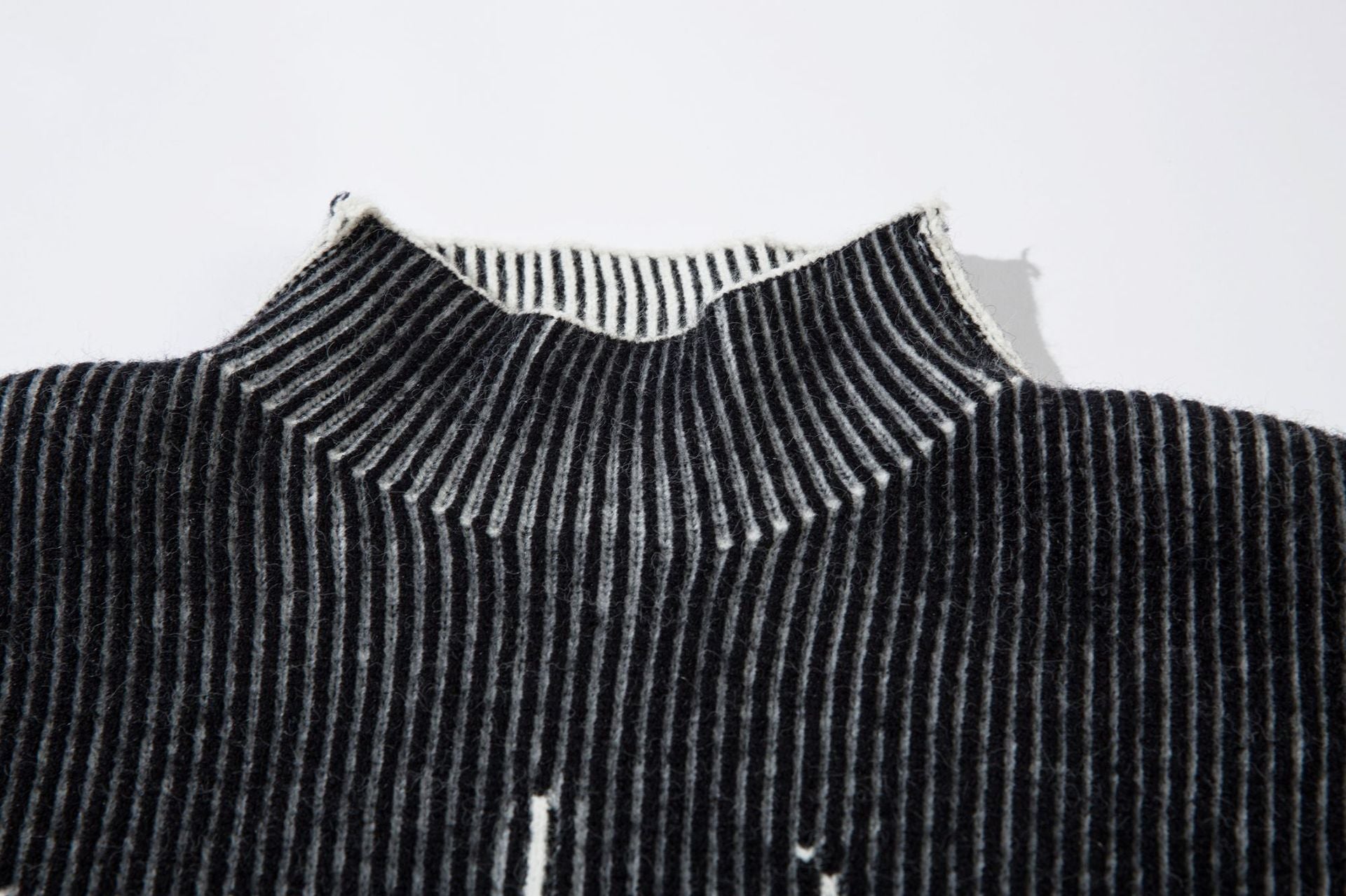 Graphic Knit Ribbed Sweater – Black