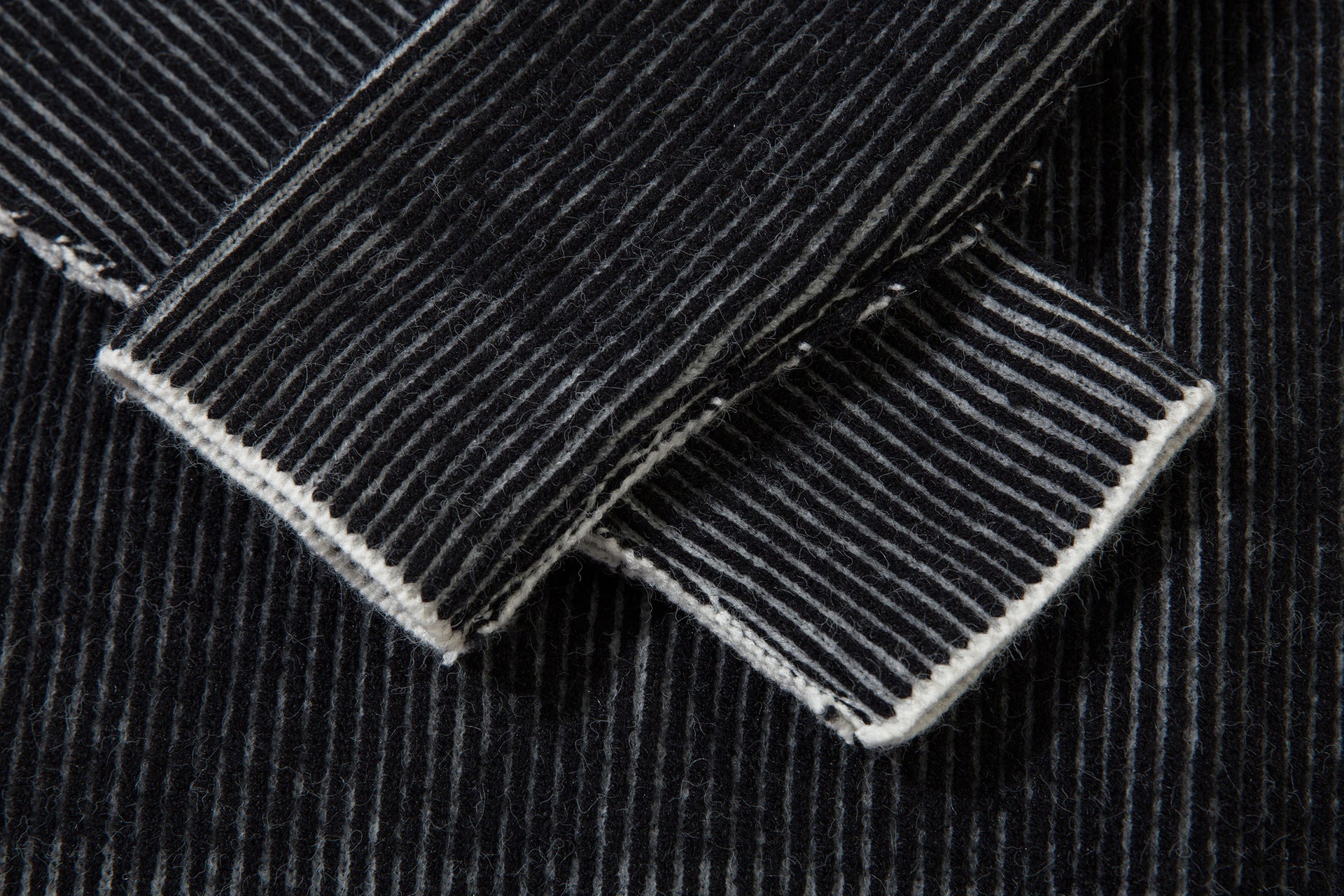 Graphic Knit Ribbed Sweater – Black