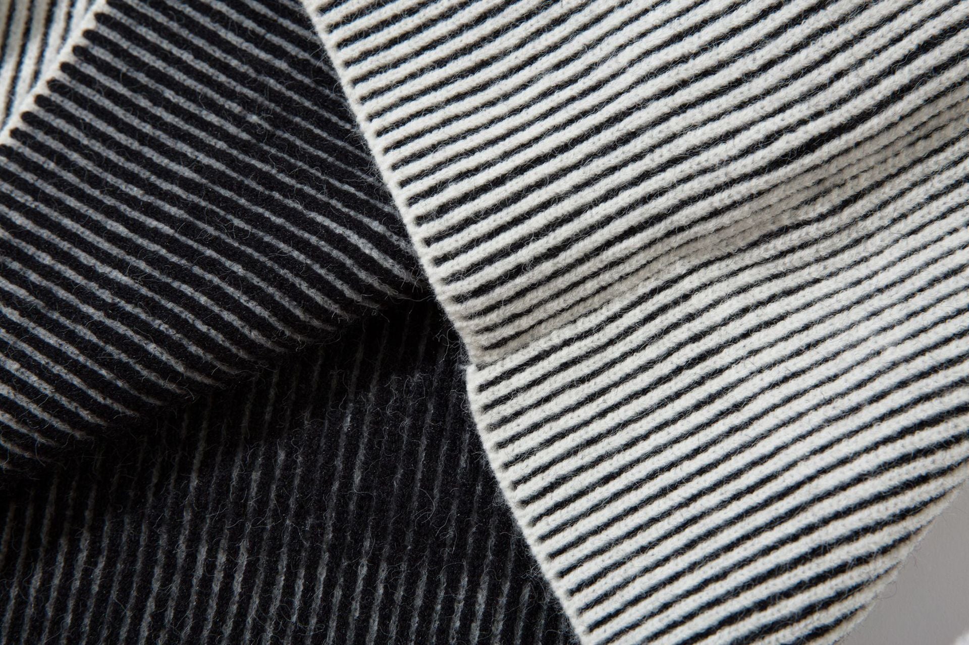 Graphic Knit Ribbed Sweater – Black