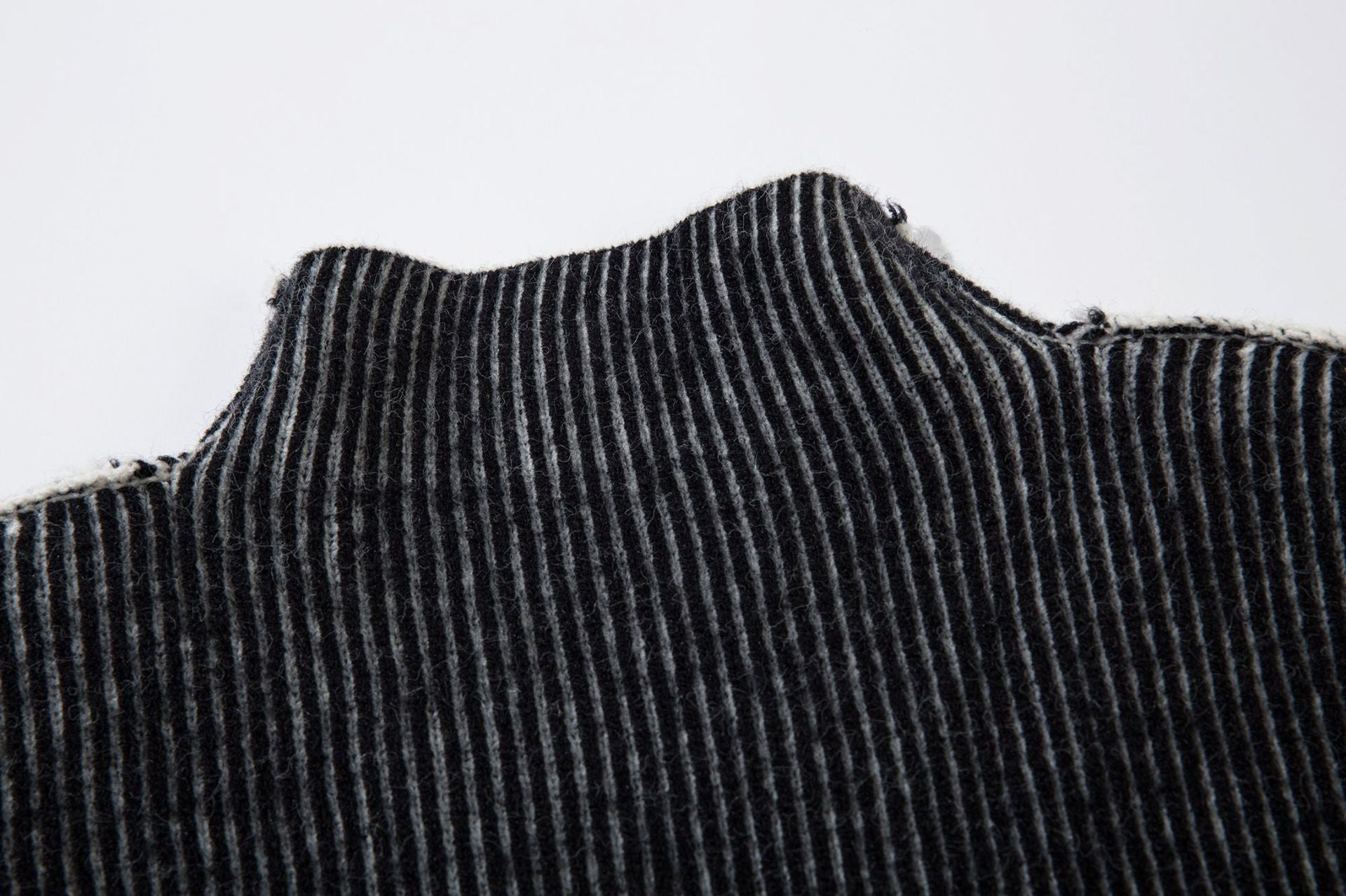 Graphic Knit Ribbed Sweater – Black