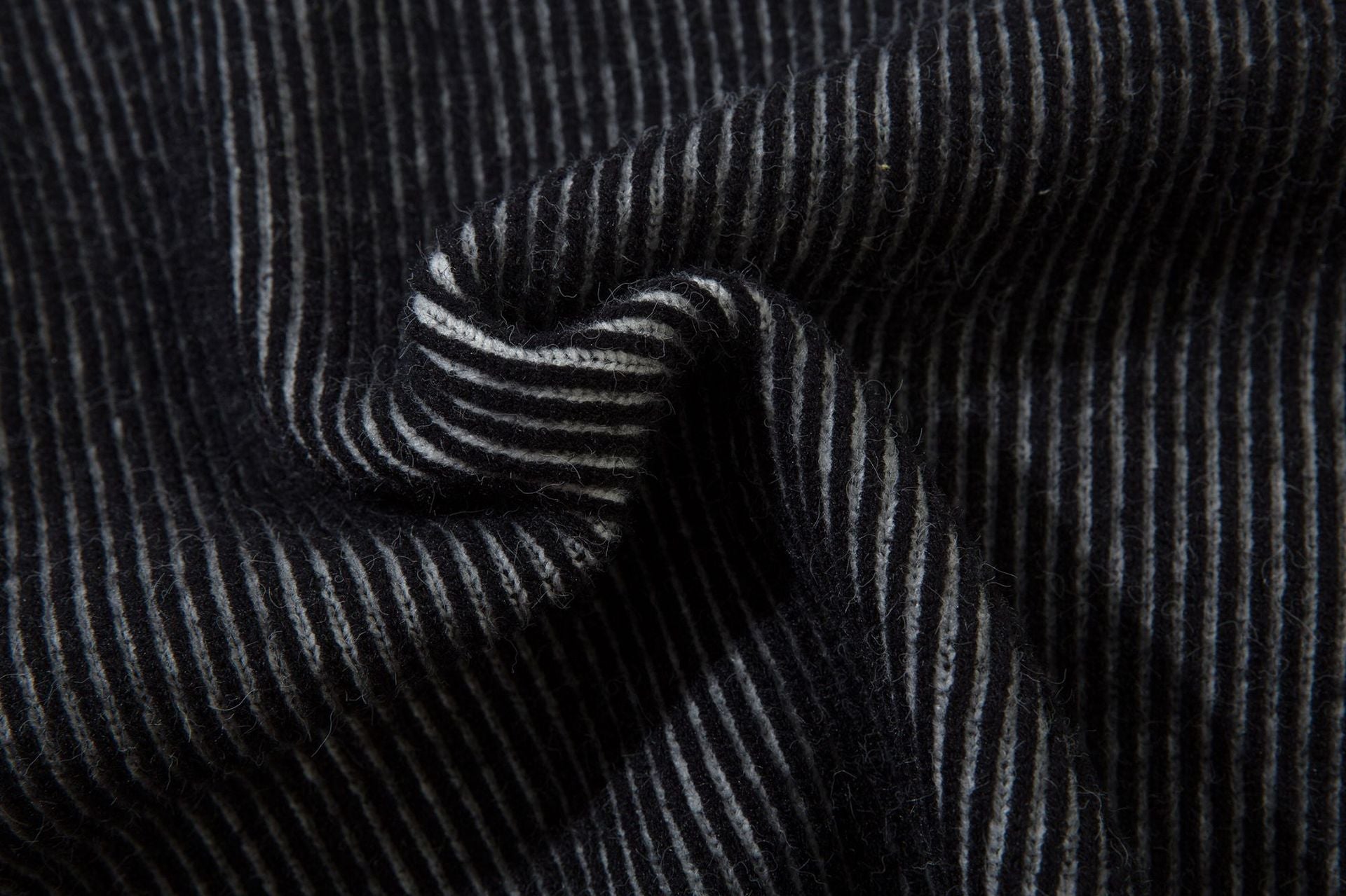 Graphic Knit Ribbed Sweater – Black