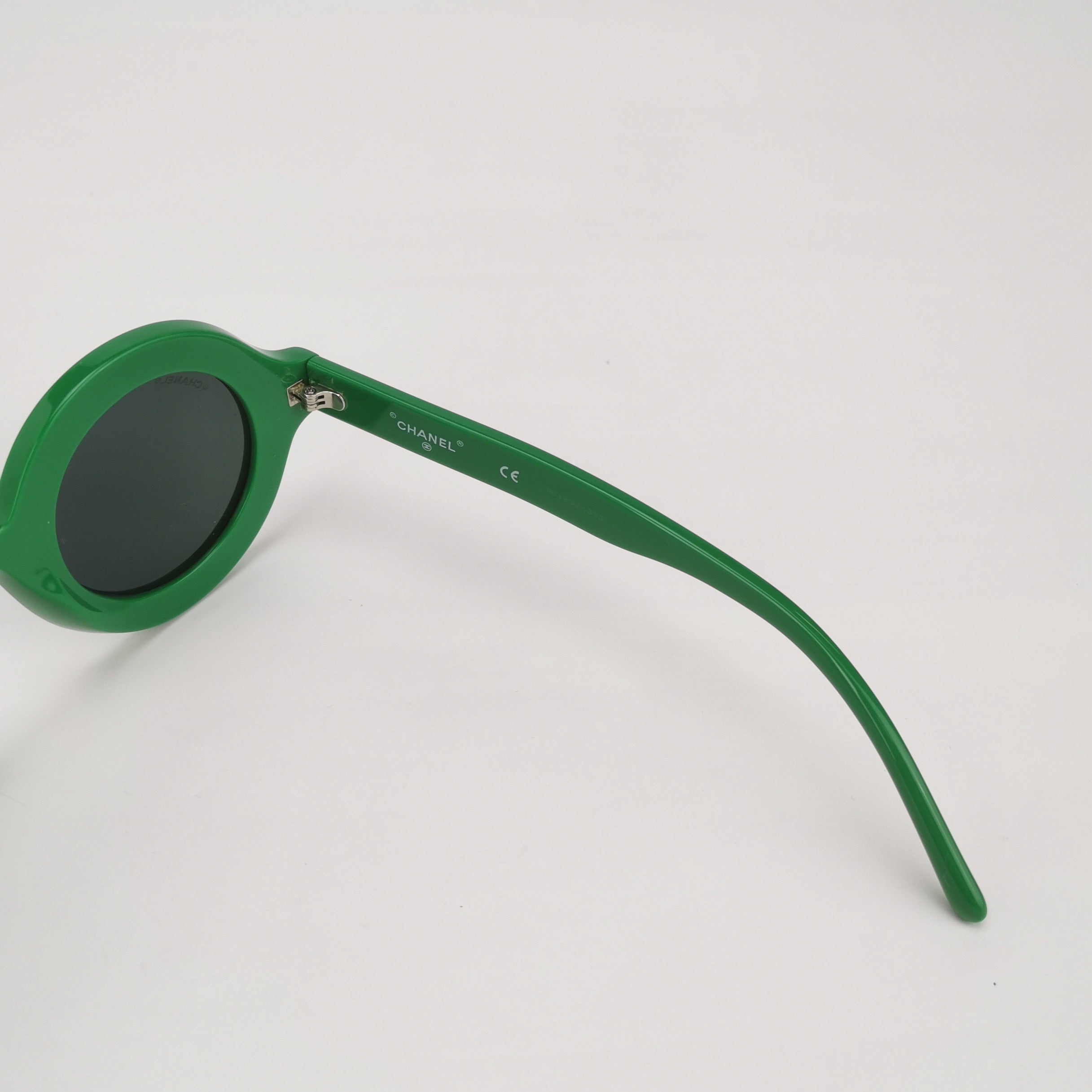 Chanel × Pharrell 2019 Limited Edition Green Round Logo Sunglasses – Rare Collaboration Eyewear