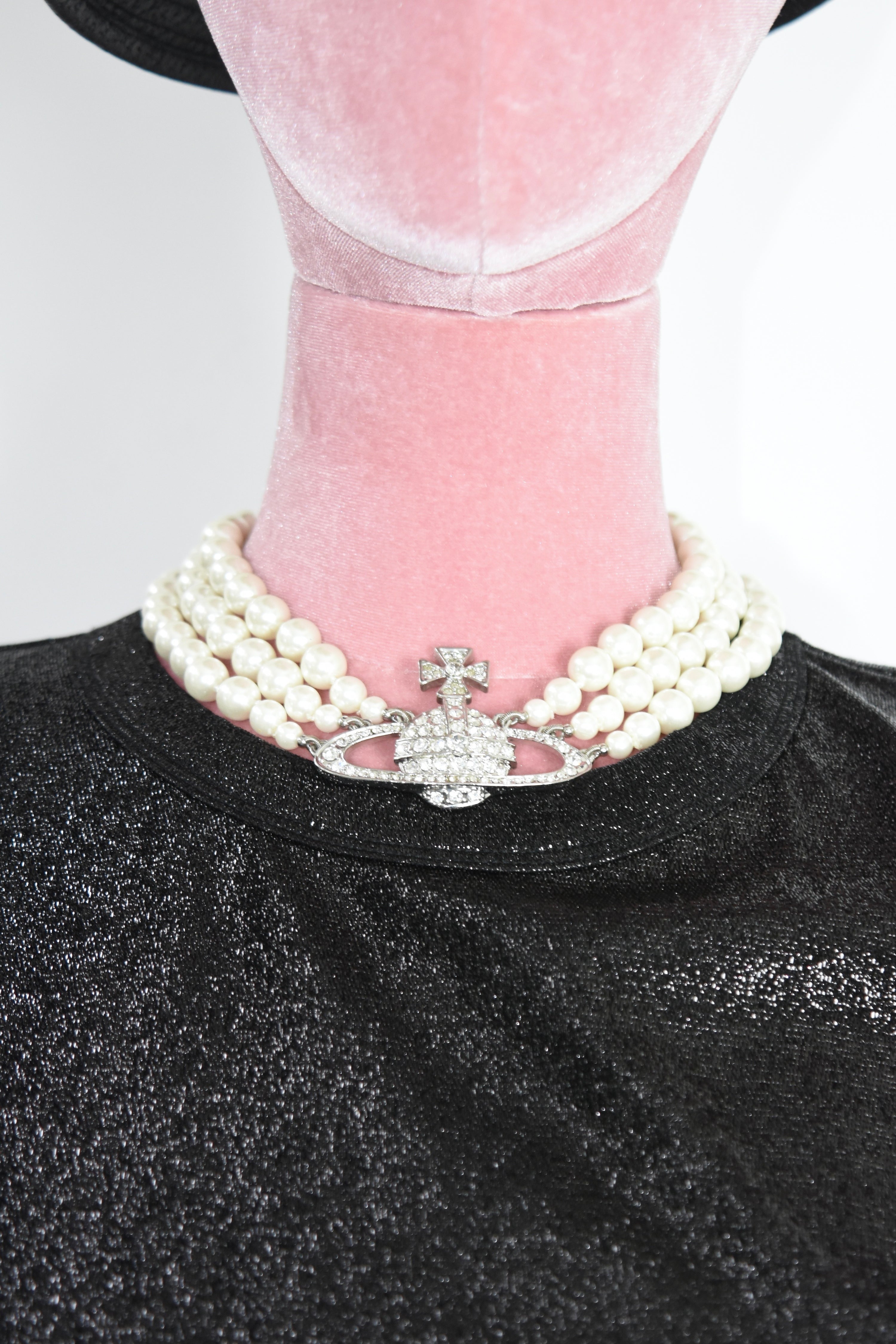 Vivienne Westwood Vintage Triple-Strand Pearl Orb Necklace – Rare Archive Jewellery