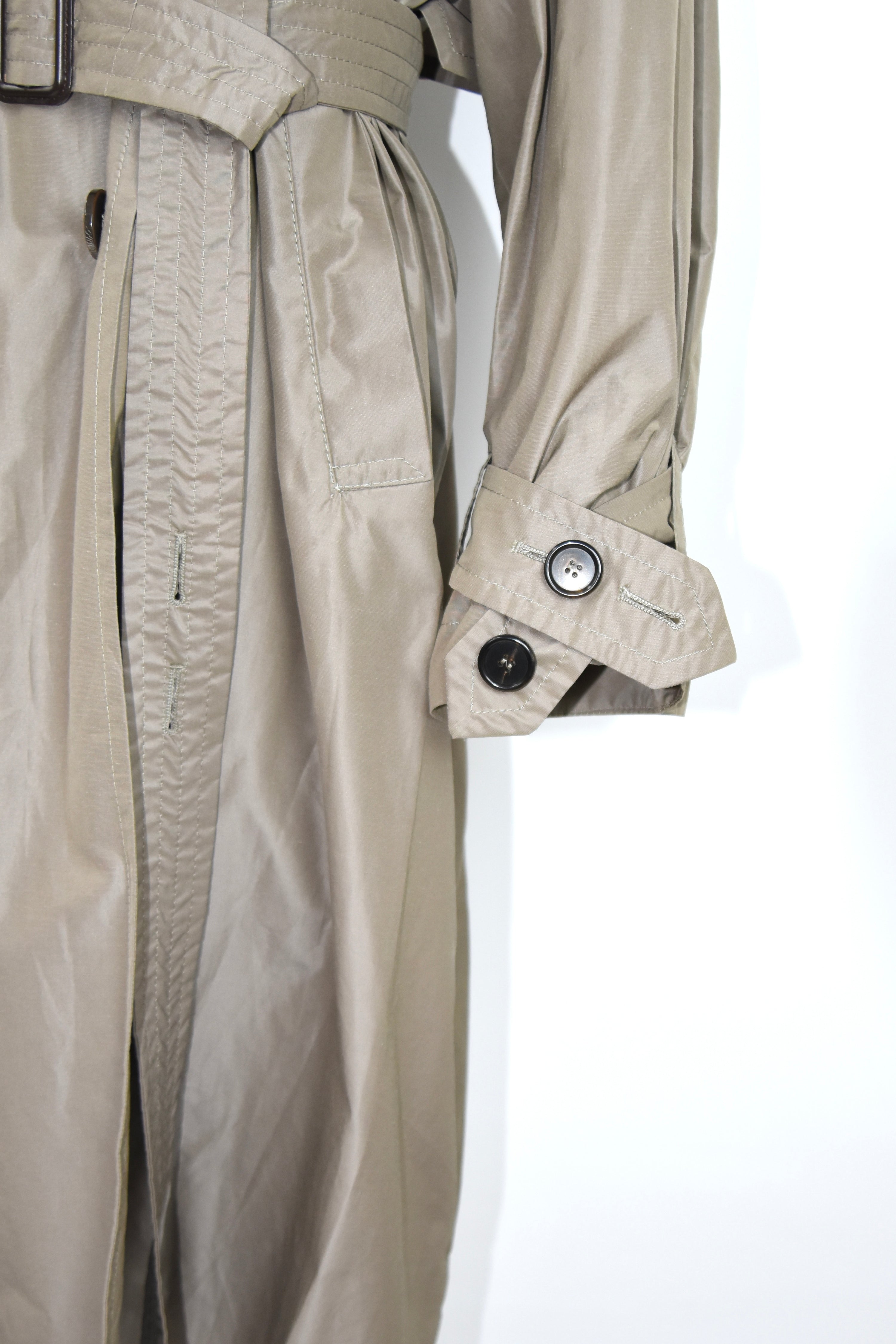 MaxMara “The Cube” Lightweight Trench Coat – Taupe Double-Breasted Packable Shell, Almost New (Fits Women M / Men S)