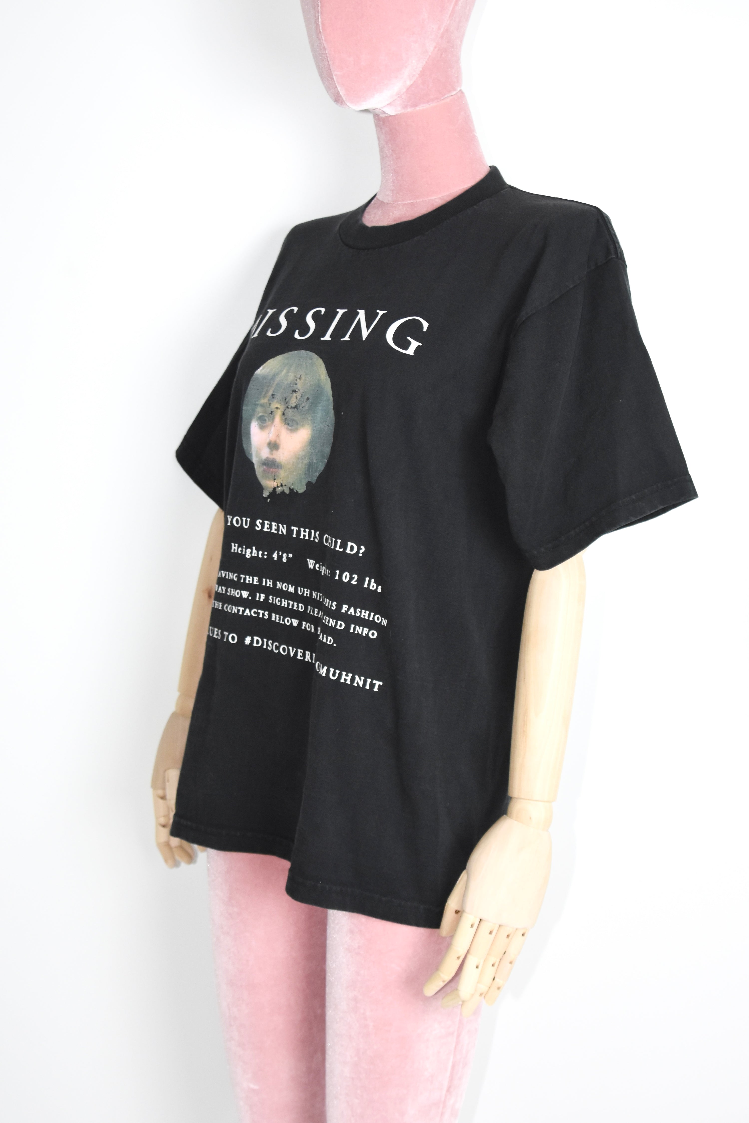 ih nom uh nit Paris “MISSING” Graphic Print Black T-Shirt Vintage Streetwear Tee