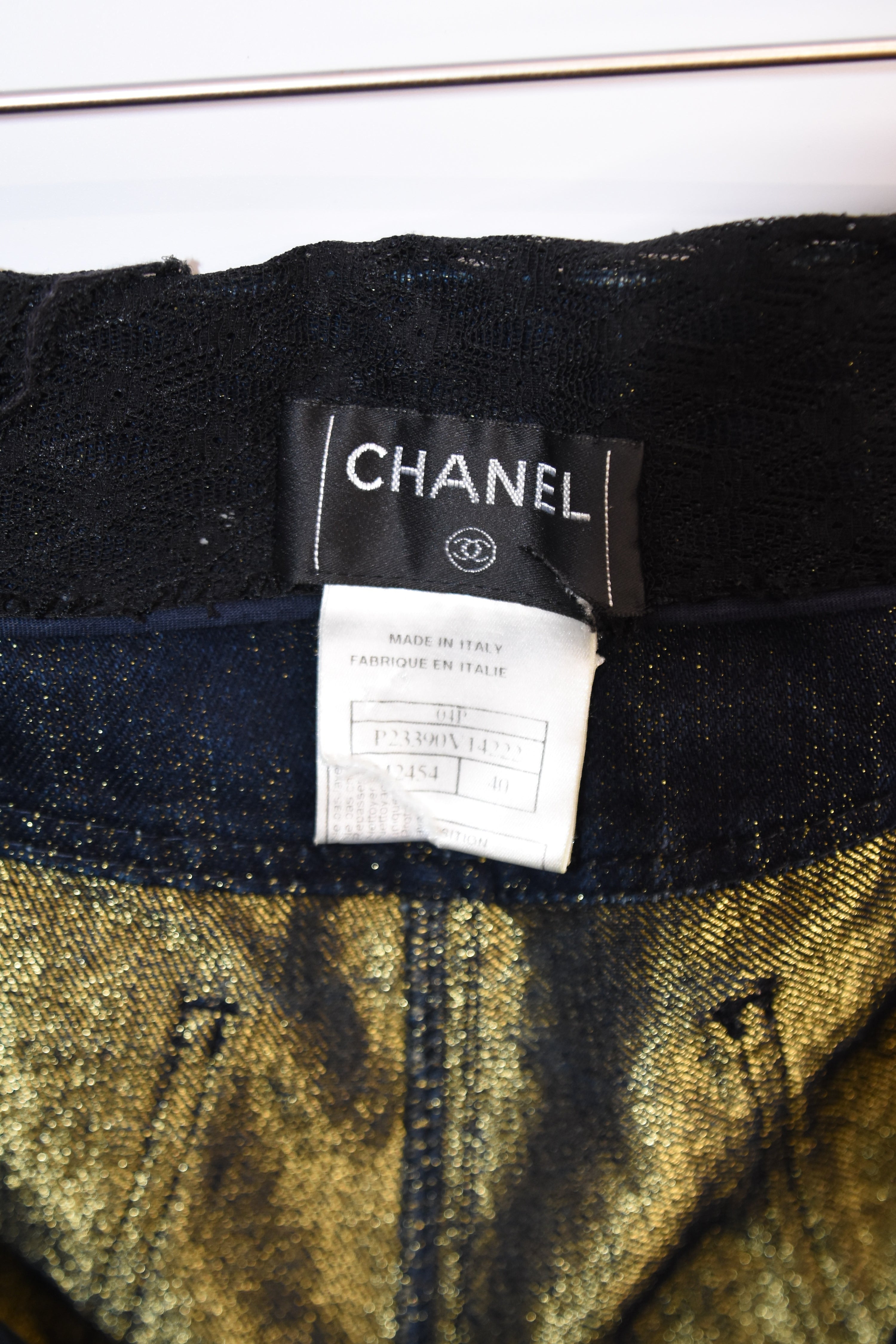 CHANEL S/S 2007 Gold Lurex Denim Lace Shorts – Size 40 (Made in Italy, Archive Runway Detail)