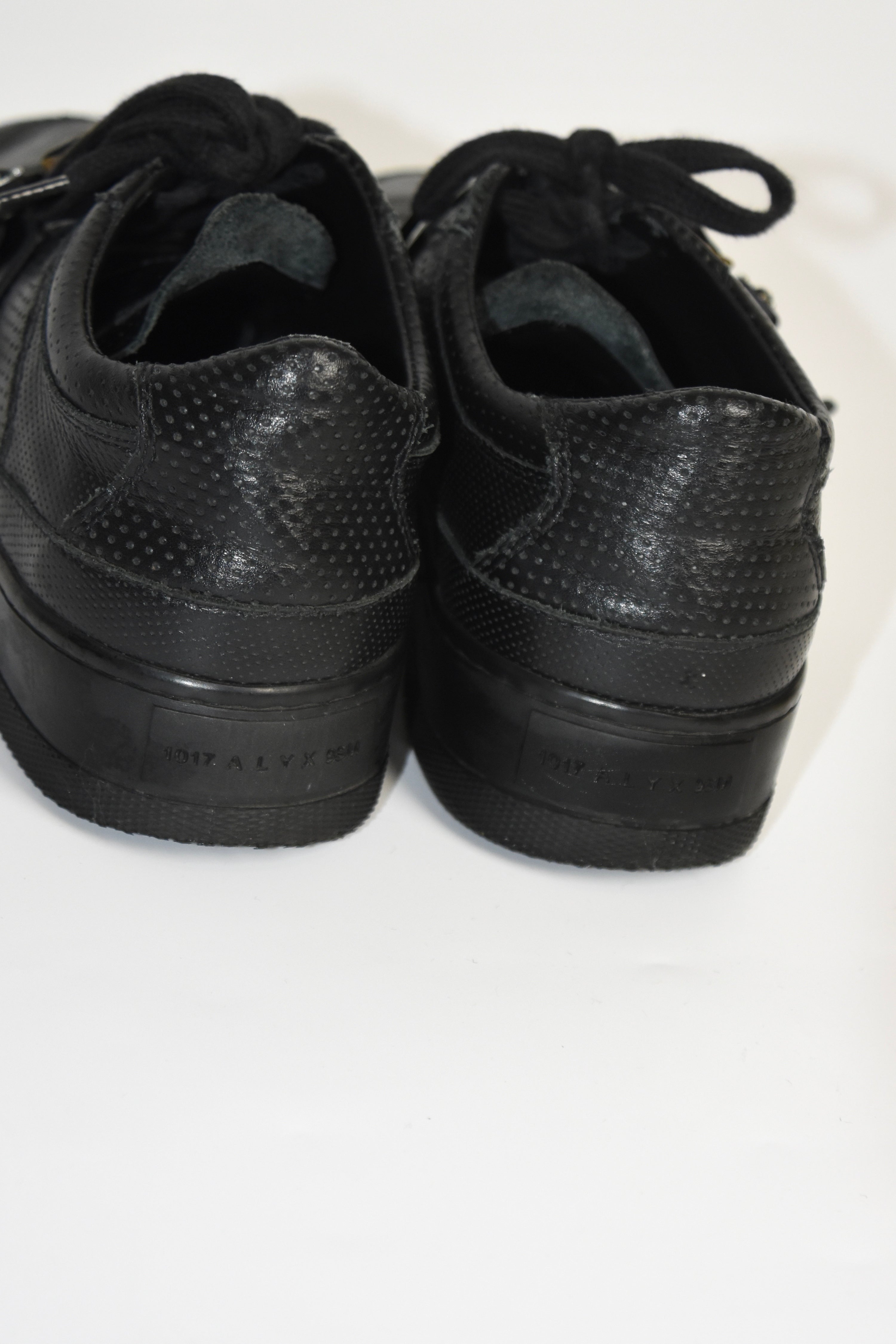 1017 ALYX 9SM Leather Buckle Low Sneakers