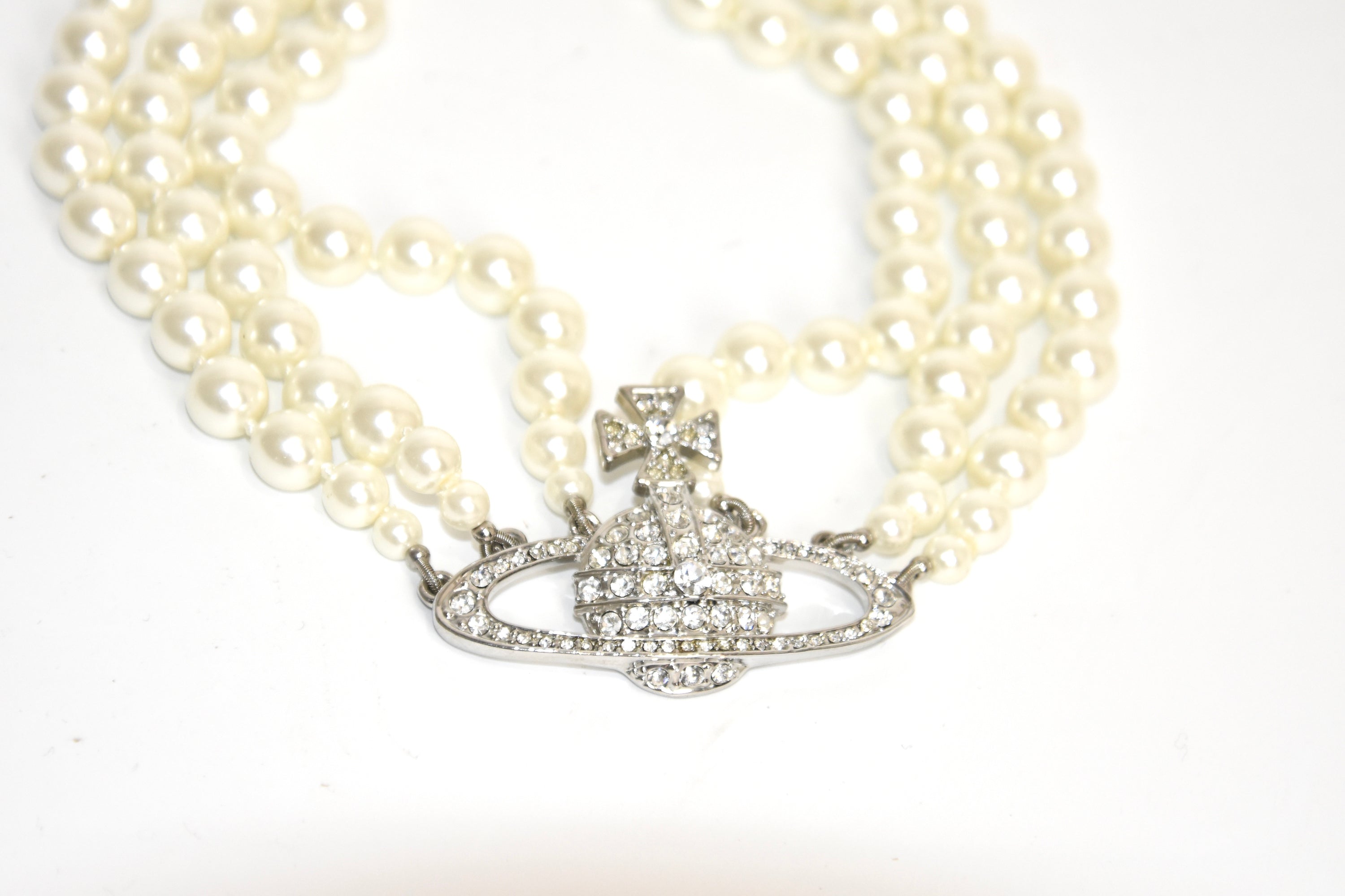 Vivienne Westwood Vintage Triple-Strand Pearl Orb Necklace – Rare Archive Jewellery