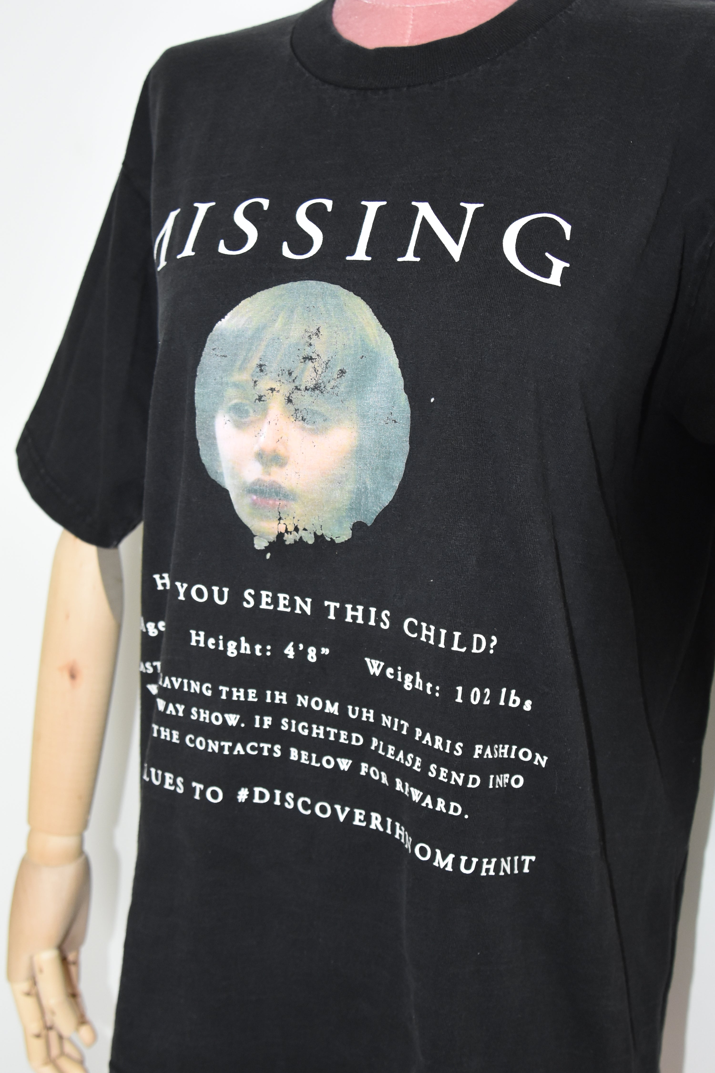 ih nom uh nit Paris “MISSING” Graphic Print Black T-Shirt Vintage Streetwear Tee